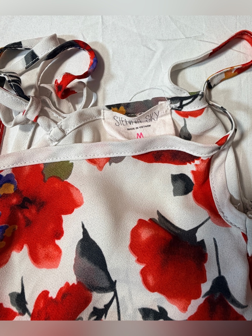Sienna Sky White and Red Floral Off-Shoulder Flutter Sleeve Romper - Size M - Picture 6 of 7